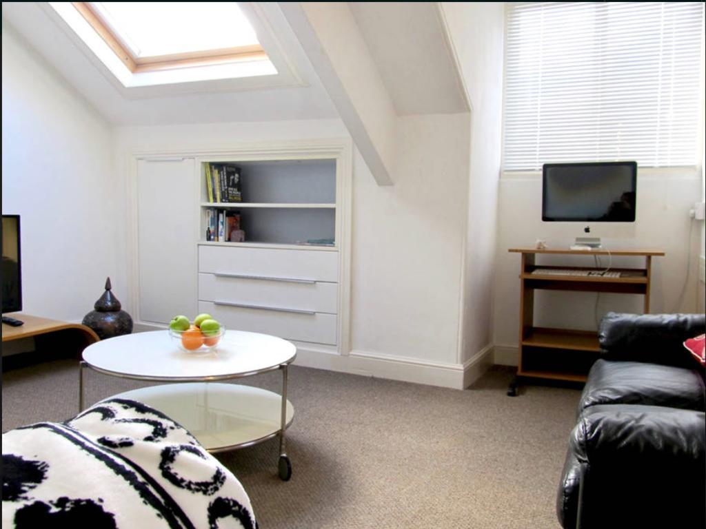 The Hideaway, Victorian Townhouse Apartment With Parking Plymouth Buitenkant foto